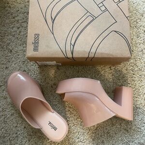 Melissa gel clog size 8